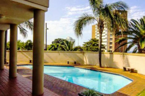 Umhlanga apmt-2 mins from beach!